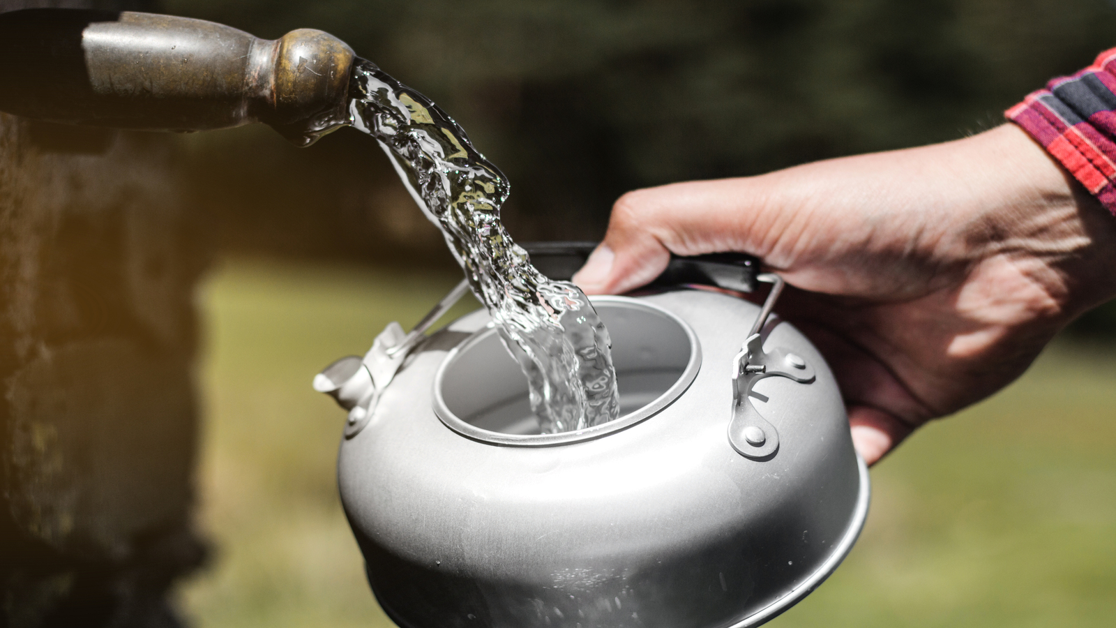 agua sendo utilizada depois de ser movimentada por bomba eletrica