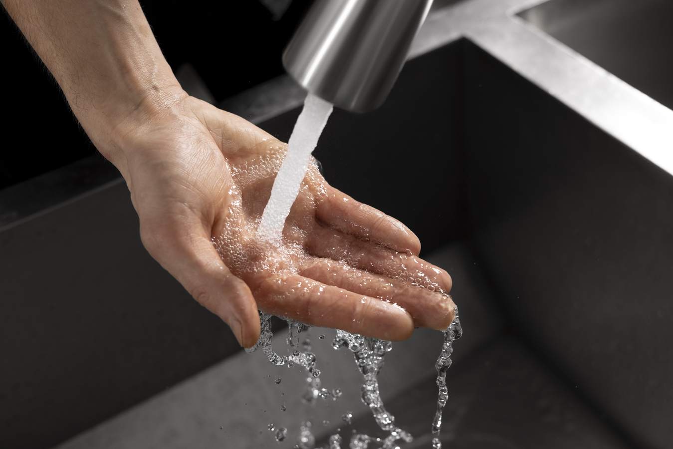 Como aumentar pressão da água e torneira recebendo agua